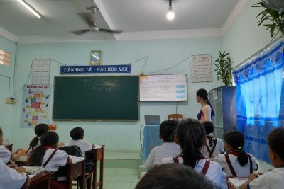 Tổ khối 4 Trường Tiểu học Vĩnh Phong 1 tiến hành tổ chức dạy minh họa và dự giờ dạy học theo hướng nghiên cứu bài học